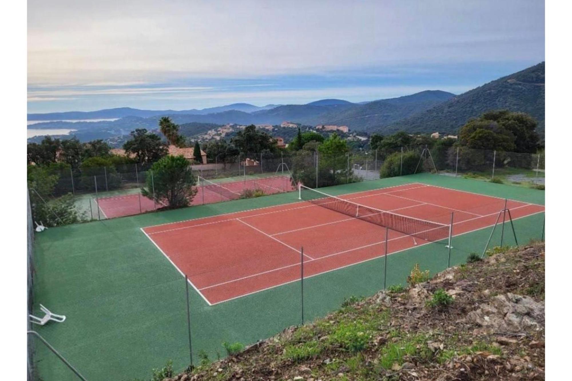 Le Ptit Paradis, Piscine - Tennis